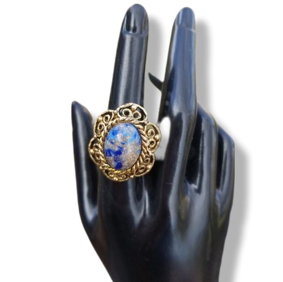 VINTAGE FILIGREE GOLDTONE & LAPIS LAZULI STONE STATEMENT COCKTAIL RING - Picture 1 of 7